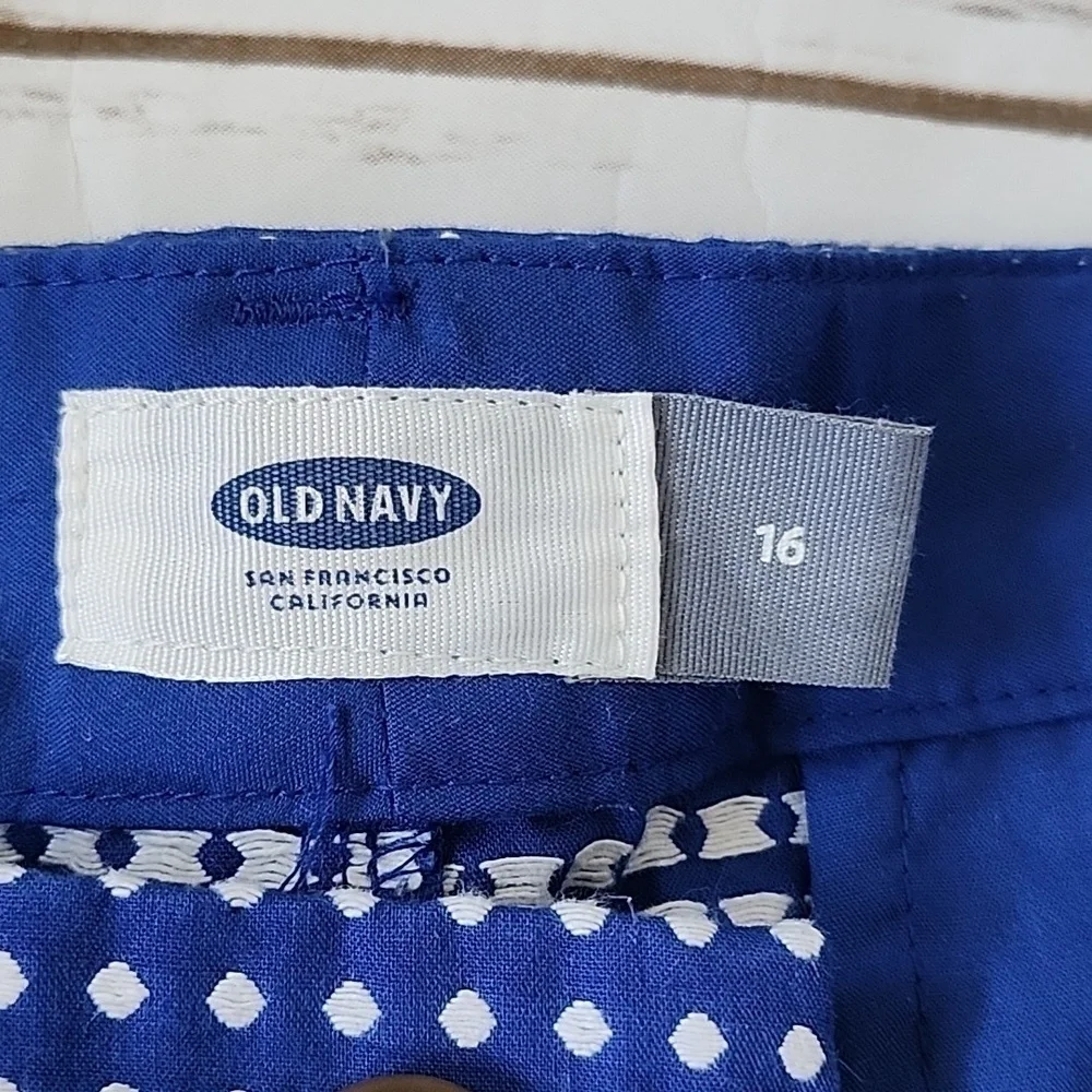 Old Navy Blue and White Polka Dot Shorts with 4.75" inseam - Picture 7 of 8
